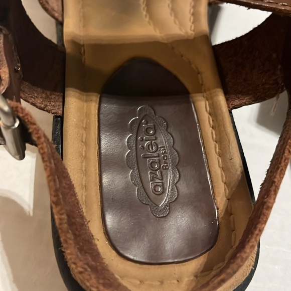 Azaleia Brazil-7.5-Brown-three straps with buckle, leather upper, made in Brazil - Picture 5 of 8